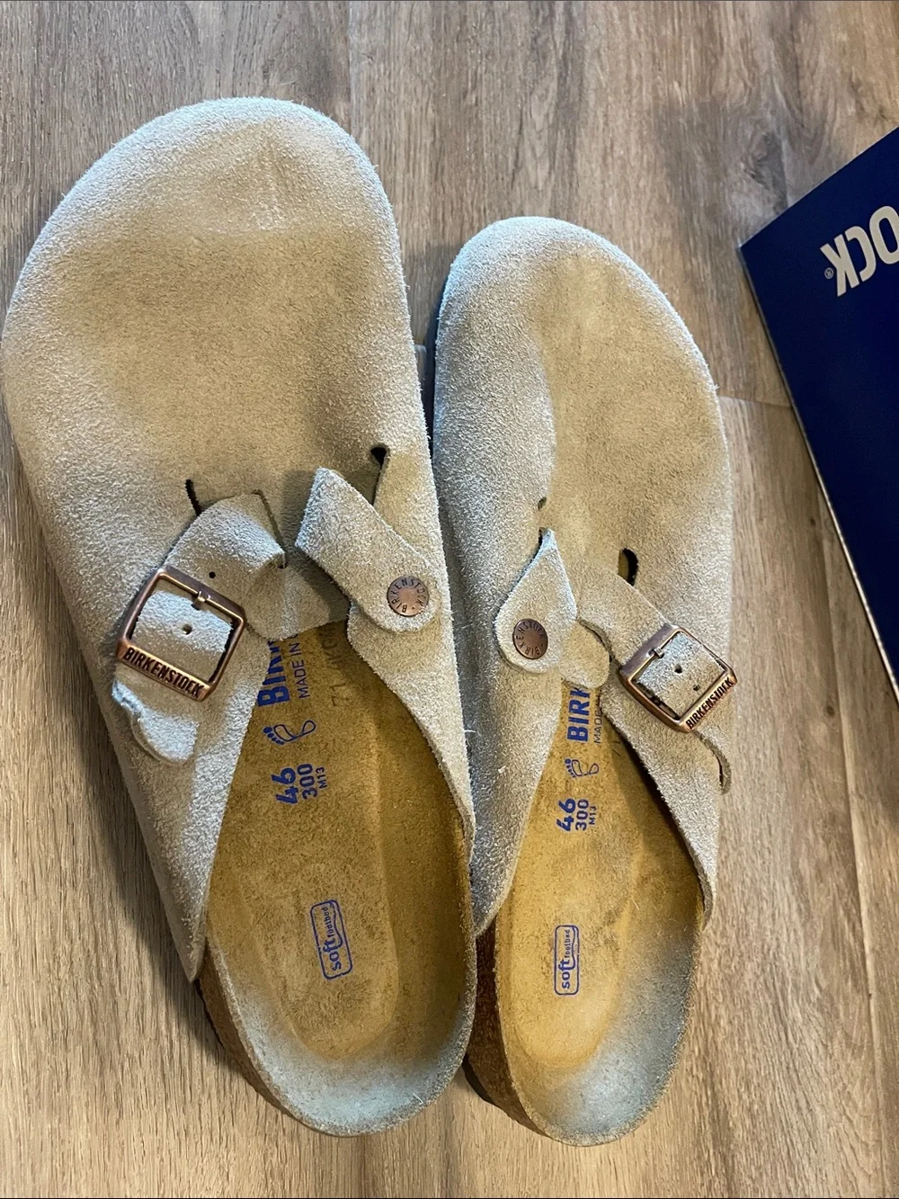 Birkenstock Men’s Suede Clogs in Taupe Suede NEW IN BOX